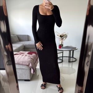 Elegant Black Long Sleeve Dress skims
